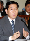 답변하는 조현오 경찰청장 내정자