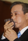 이현동 국세청장 후보,  너무 더워요!
