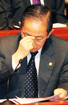 '고민하는 김태영 국방장관'