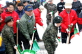 폭설녹이는 ‘제설 온정’…전국에서 민·관·군 한마음 