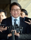 한숨 돌린 SK, 악재 겹친 롯데