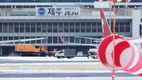 '눈폭탄'에 공항·도로 곳곳 차질…한라산 40㎝ 적설