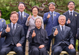 이재명, 盧 묘역 참배·눈물·文과 오찬...민주 지지층 결집